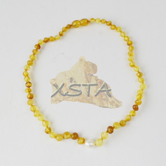 Teething amber necklace with white pearls